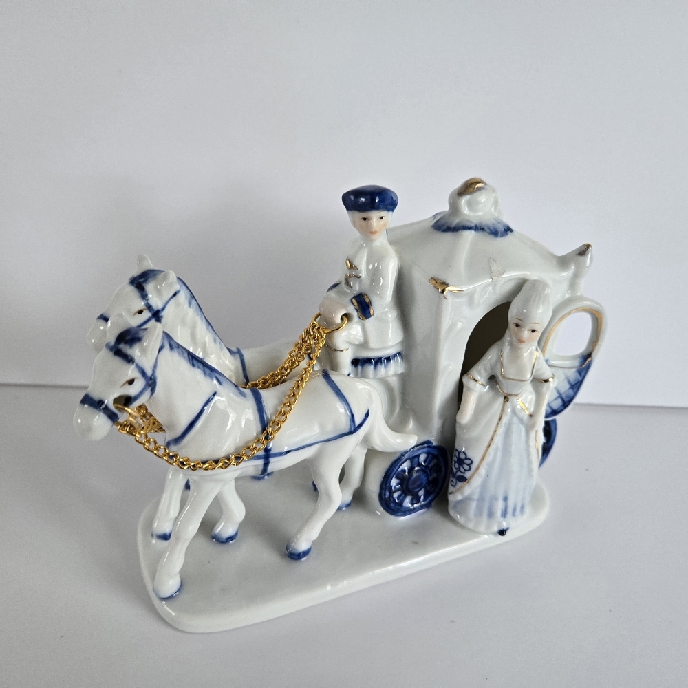 Vintage Horse Carriage Victorian Colonial Porcelain Figurine
